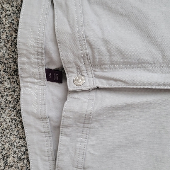 Gloria Vanderbilt Light Grey Capris!!! - Picture 3 of 10